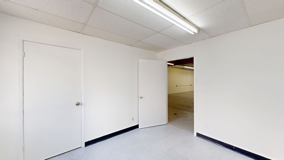 Primary Photo Of 7001 Mullins Dr, Houston Warehouse For Lease