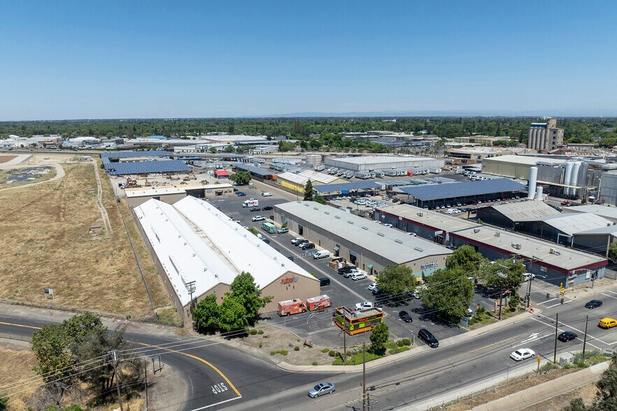 More Photos Of 615-621 Kansas Ave, Modesto Light Distribution For Sale