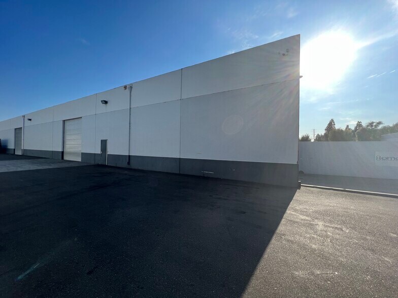 More Photos Of 16808-16818 Marquardt Ave, Cerritos Warehouse For Lease