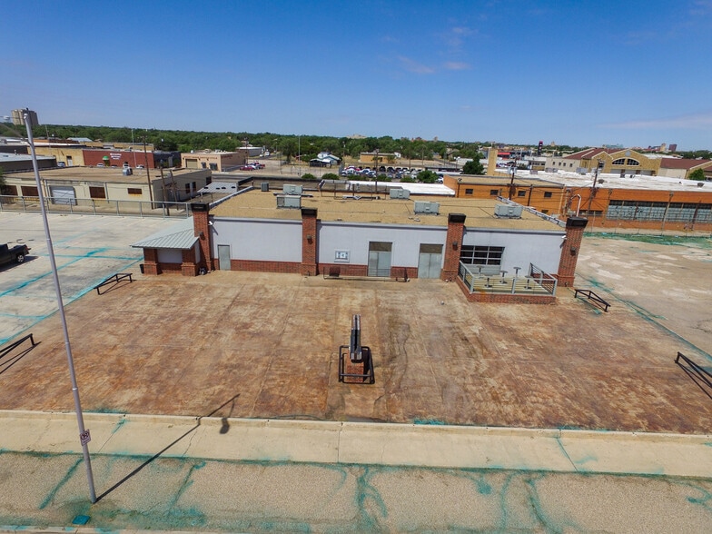 More Photos Of 1928 Buddy Holly Ave, Lubbock Bar For Sale