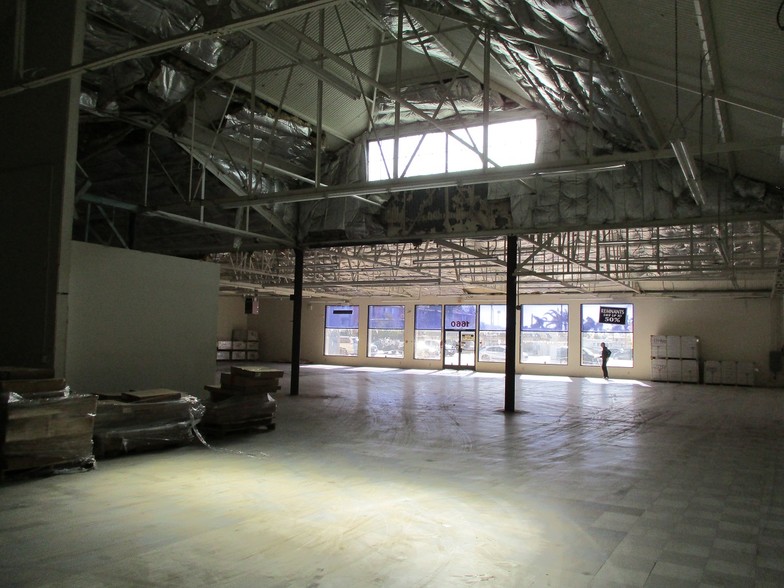 More Photos Of 1660 S Oxnard Blvd, Oxnard Warehouse For Sale