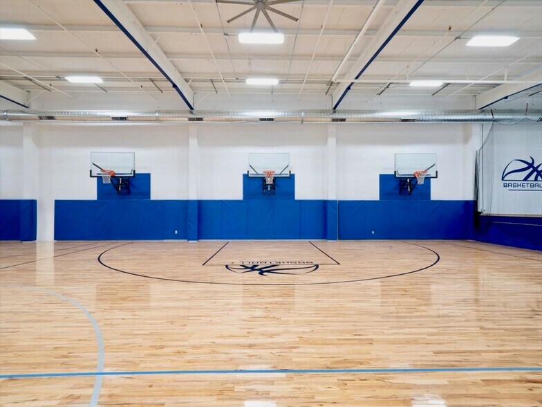 More Photos Of 465 W Commercial St, East Rochester Warehouse For Lease