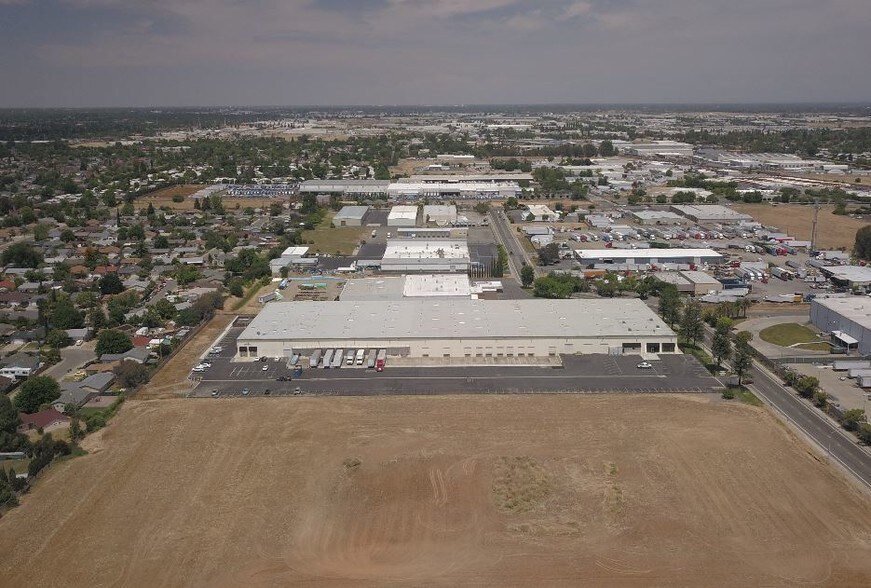 More Photos Of 7728 Wilbur Way, Sacramento Warehouse For Lease