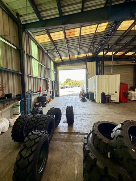 More Photos Of 7443 Wilson Blvd, Jacksonville Unknown For Lease