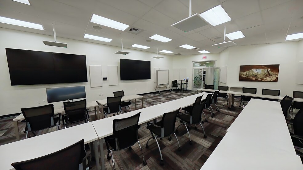 More Photos Of 2914 SE I St, Bentonville Office For Lease