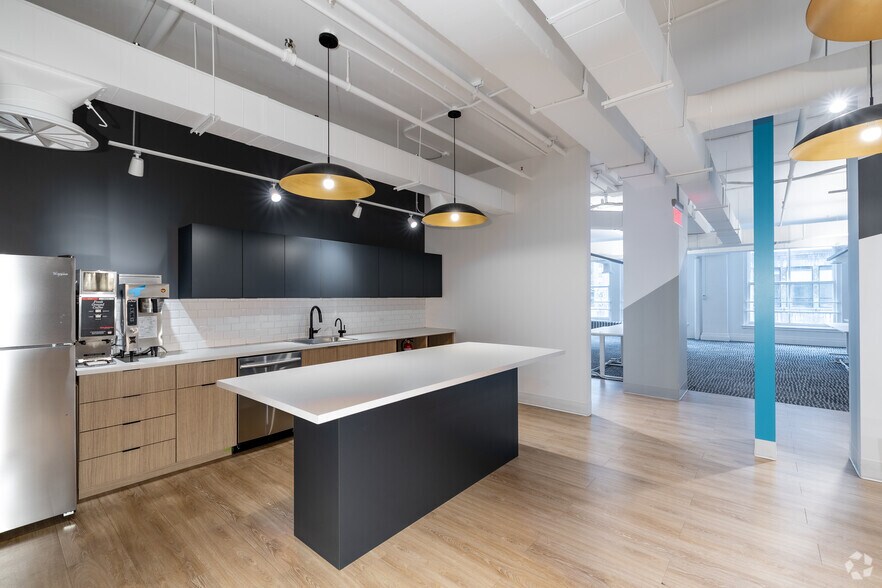 More Photos Of 350-390 Rue Sainte-Catherine O, Montréal Loft Creative Space For Lease