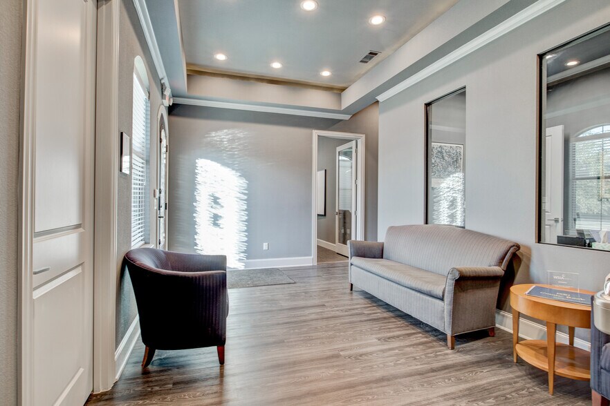 More Photos Of 8821 Davis Blvd, Keller Medical For Lease