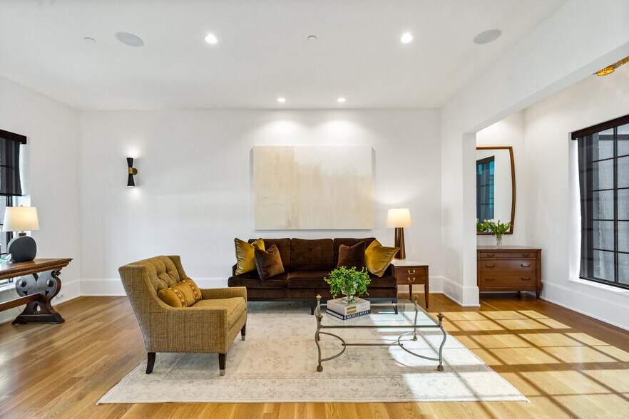 More Photos Of 152 N Section St, Fairhope Storefront Retail Residential For Sale