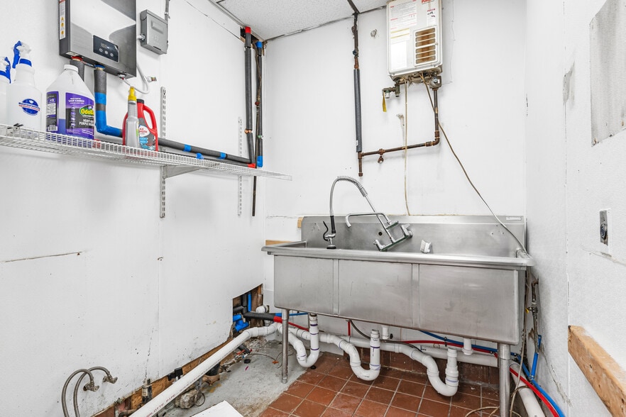 More Photos Of 228 Oakland Ave, Providence Restaurant For Lease