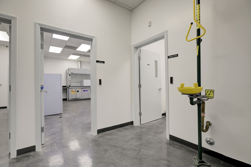 More Photos Of 18417 Bryant St, Northridge Service For Sale