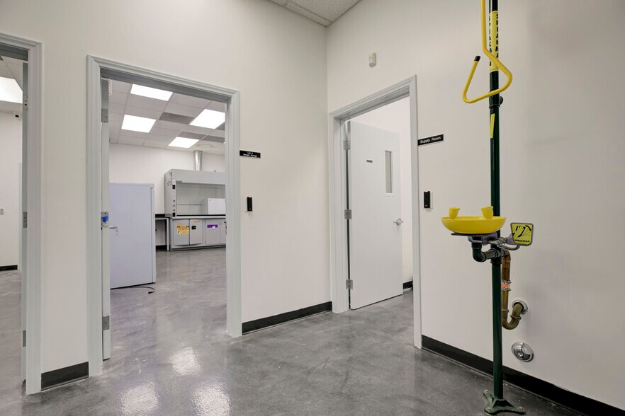 More Photos Of 18417 Bryant St, Northridge Service For Sale