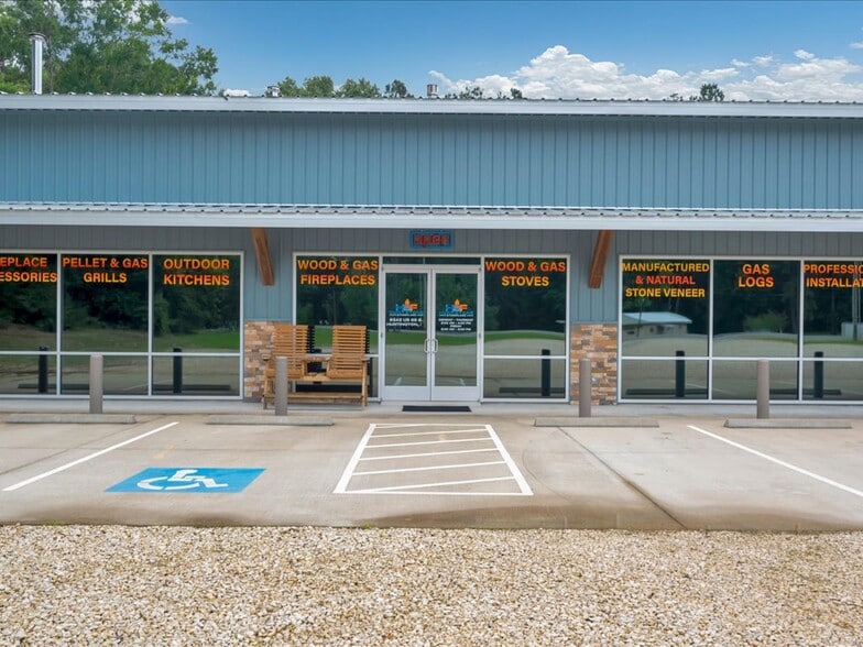 More Photos Of 9343 S US Highway 69, Huntington Showroom For Sale