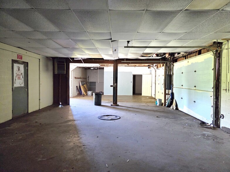 More Photos Of 2227-2229 W 21st St, Lorain Restaurant For Sale