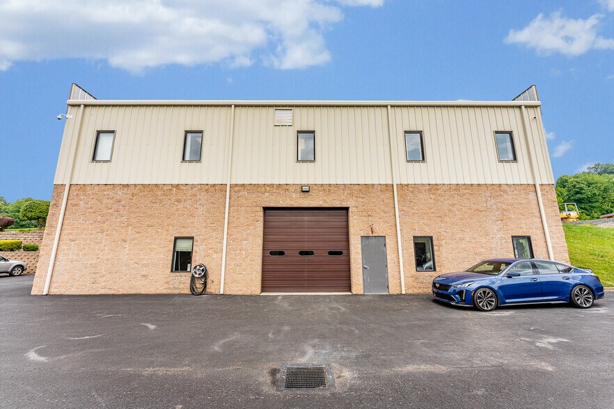 More Photos Of 2050 Winners Dr, Fairmont Auto Repair For Sale