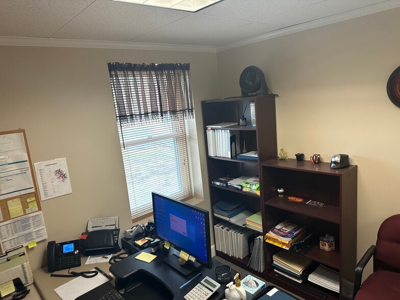 More Photos Of 1004 Princetown Rd, Schenectady Office For Lease