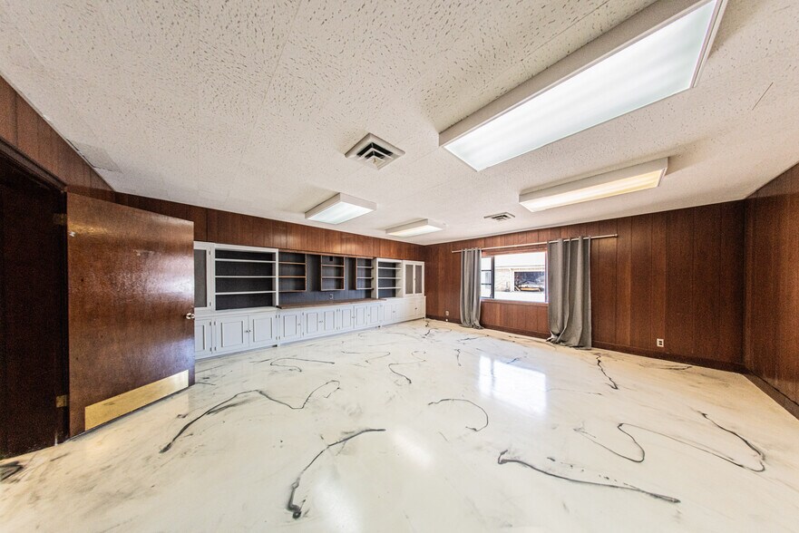 More Photos Of 1200 Broadway St, Paducah Office For Sale