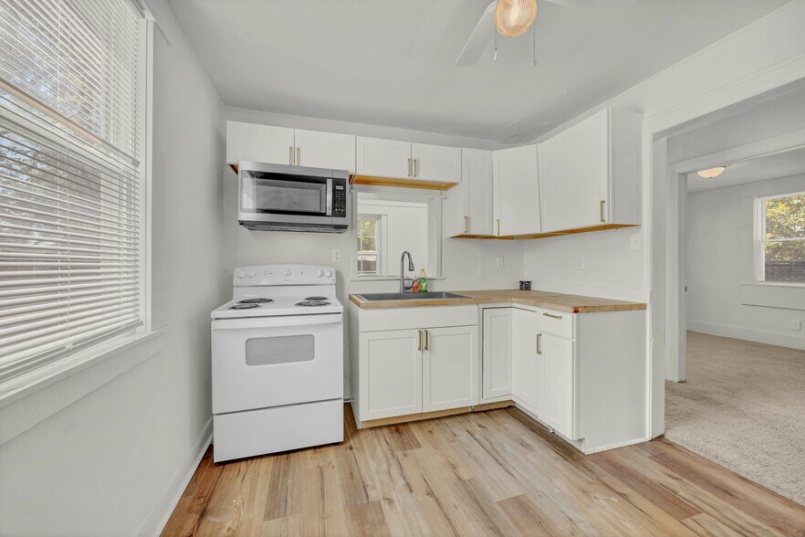 More Photos Of 1206 Dawson St, Wilmington Office Residential For Sale