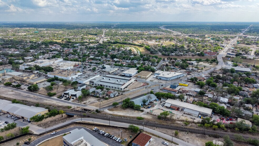 More Photos Of 130 E Zavalla, San Antonio Warehouse For Lease