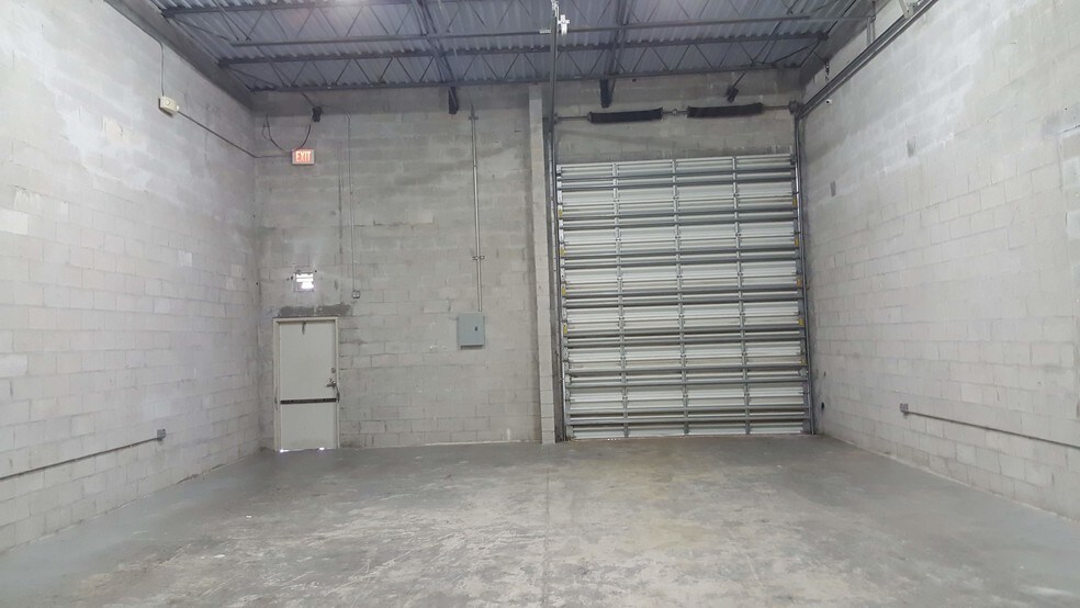 More Photos Of 6390-6396 NW 97th Ave, Miami Warehouse For Lease