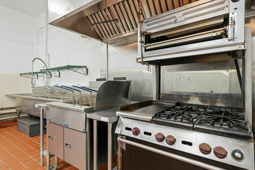 More Photos Of 329 14th St, Oakland Restaurant For Sale