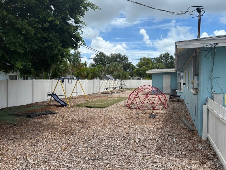 More Photos Of 5715 26th St W, Bradenton Office For Sale