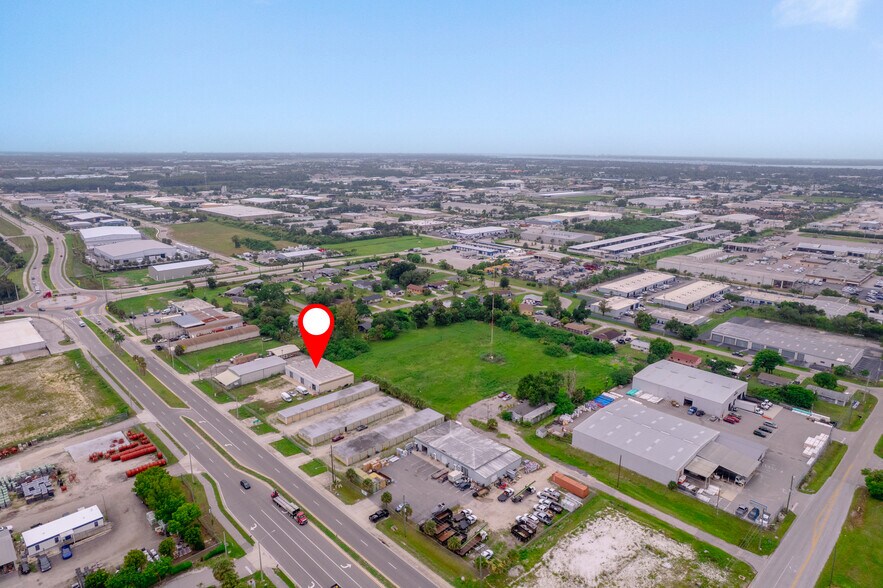 More Photos Of 3559 Veronica S Shoemaker Blvd, Fort Myers Warehouse For Lease