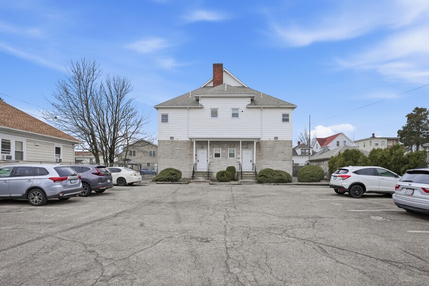 More Photos Of 122 Lowell Ave, Providence Apartments For Sale