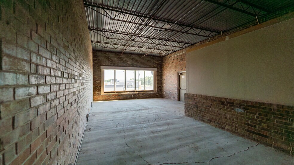More Photos Of 3900 E Harry St, Wichita Office For Sale