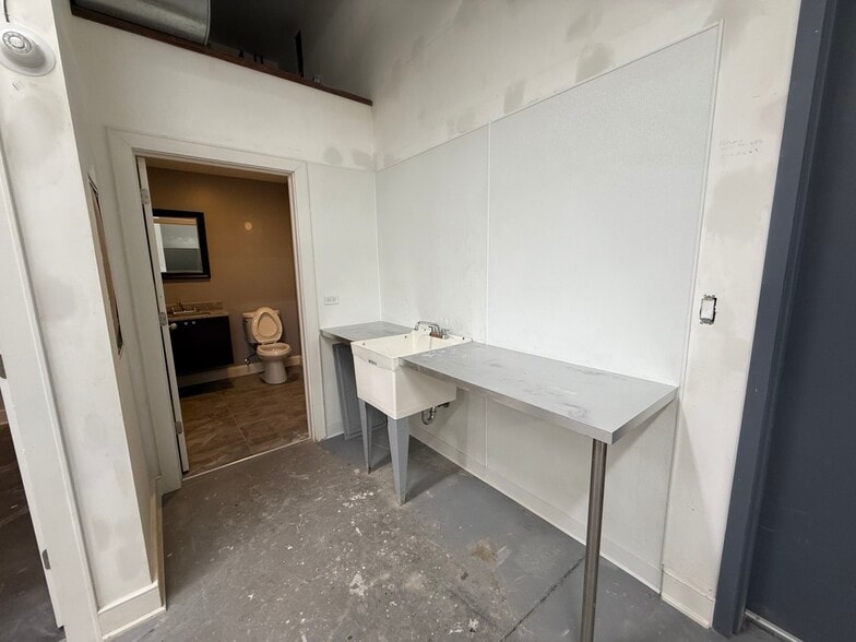 More Photos Of 1674 N Ada St, Chicago Warehouse For Sale