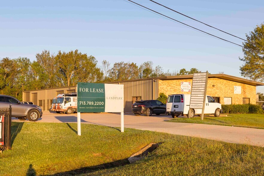 More Photos Of 38-40 Wilson Rd, Humble Unknown For Lease
