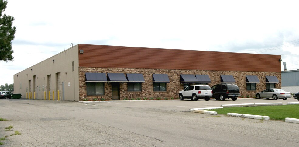 More Photos Of 27270-27300 Gloede Dr, Warren Warehouse For Lease