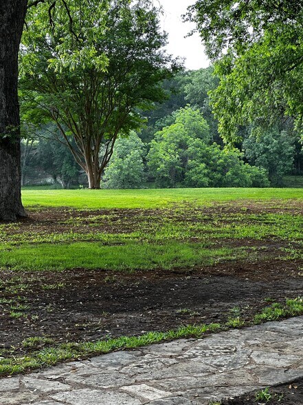 More Photos Of 205 SW Barnard St, Glen Rose Hotel For Sale