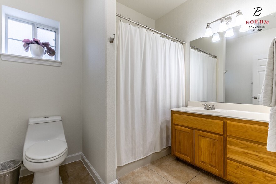 More Photos Of 50500 Interstate 10 W, Comfort Office For Sale