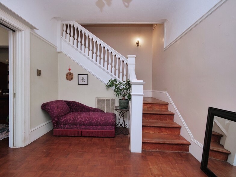 More Photos Of 1901-1903 H St, Sacramento Apartments For Sale