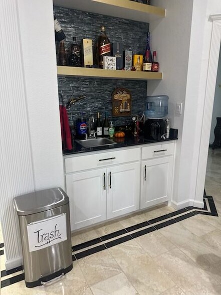 More Photos Of 703 E Oates Rd, Garland Unknown For Lease