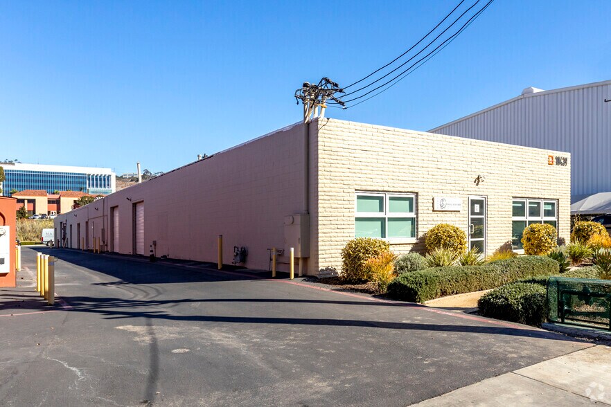 More Photos Of 10451-10455 Roselle St, San Diego Unknown For Lease