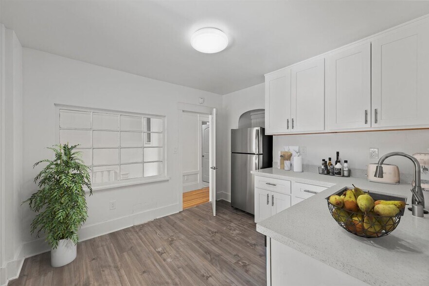 More Photos Of 1524-1526 Irving St, San Francisco Storefront Retail Residential For Sale