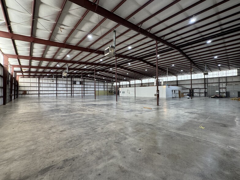 More Photos Of 160 Industrial Dr, Jackson Distribution For Lease
