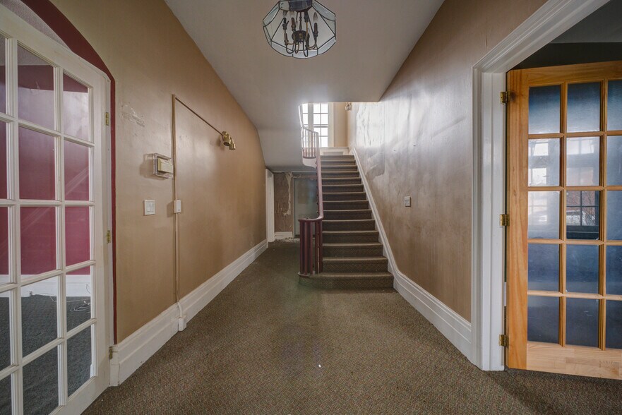 More Photos Of 41 Wellington St, Brantford Office For Sale