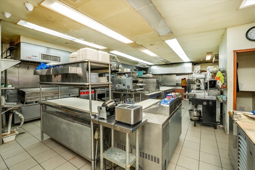 More Photos Of 217-219 Frelinghuysen Ave, Newark General Retail For Sale