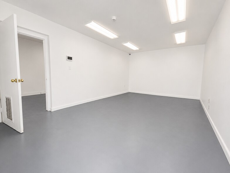 More Photos Of 52 SW 5th Ct, Pompano Beach Manufacturing For Lease