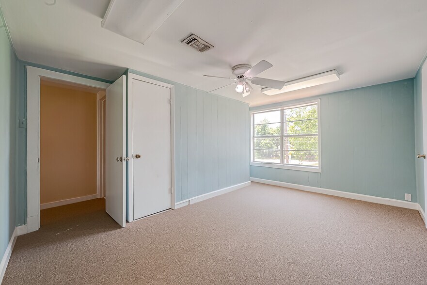 More Photos Of 1502 Main St, Seabrook Office Residential For Lease