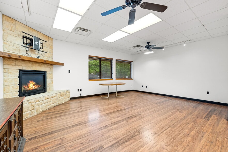 More Photos Of 1515 E Belt Line Rd, Carrollton Office Residential For Sale