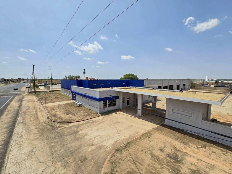More Photos Of 3418 W Highway 80, Big Spring Warehouse For Lease