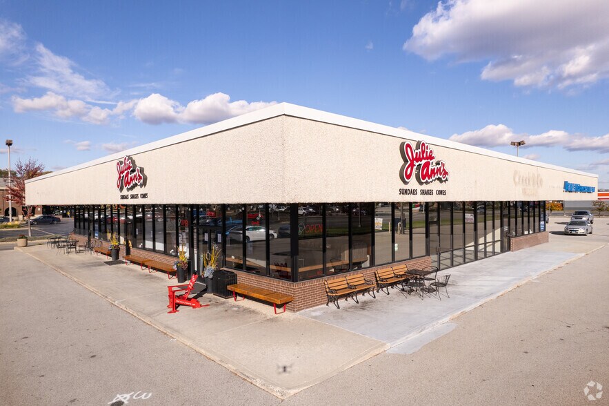 More Photos Of 29 Crystal Lake Plz, Crystal Lake Unknown For Lease