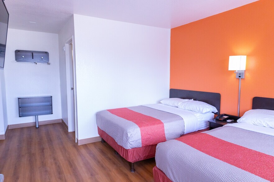 More Photos Of 2420 Commerce Rd, Goodland Hotel For Sale