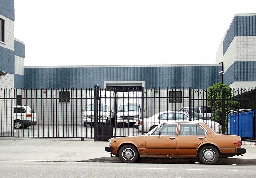 More Photos Of 540 E Jefferson Blvd, Los Angeles Warehouse For Lease