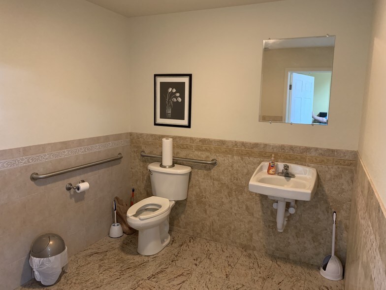 More Photos Of 32379 Broadway St, Sebring Storefront For Sale