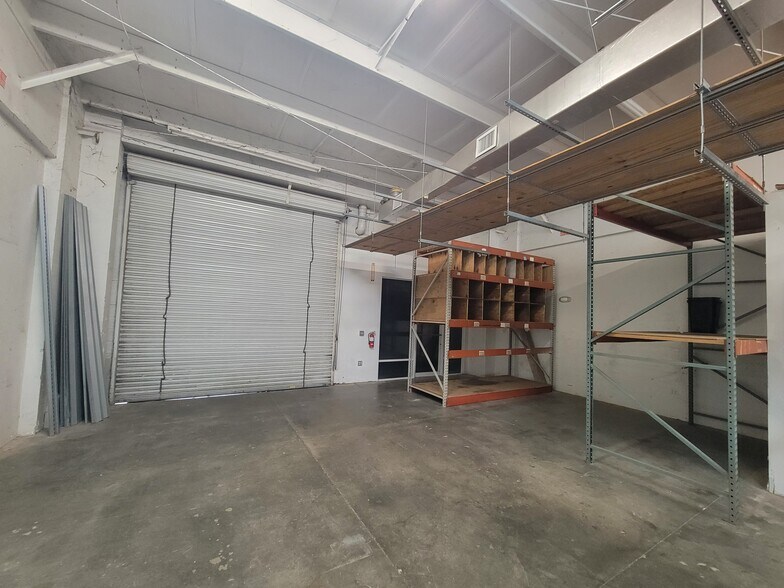 More Photos Of 3888 Mannix Dr, Naples Light Manufacturing For Lease