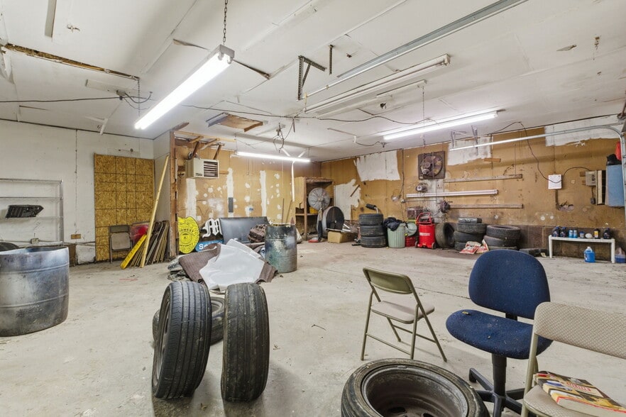 More Photos Of 1525 E Florida St, Springfield Auto Repair For Sale